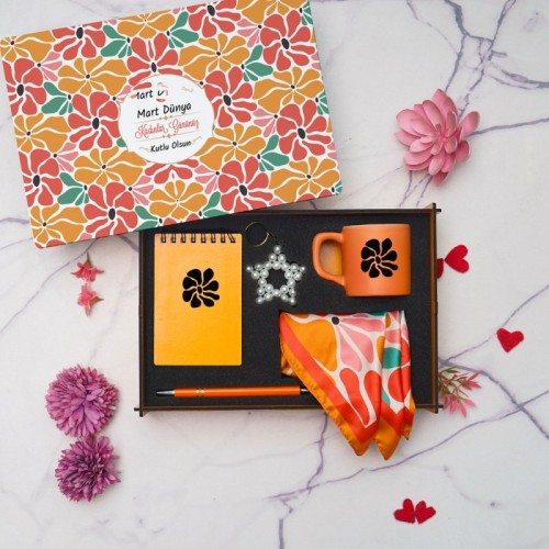 Kadınlar Günü Hediye Seti – Ahşap Kutu, Defter, Kalem, Fincan, Anahtarlık, Fular